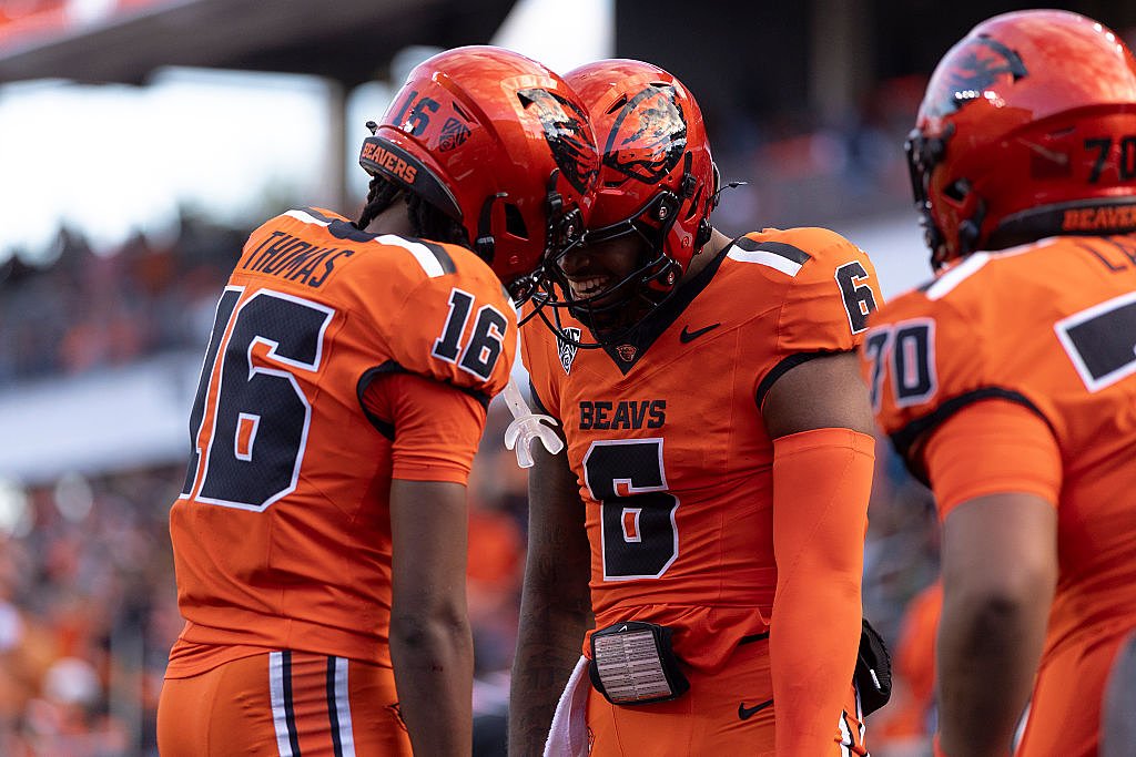 Maalik Murphy catches and throws TDs as Oregon State routs San Diego State