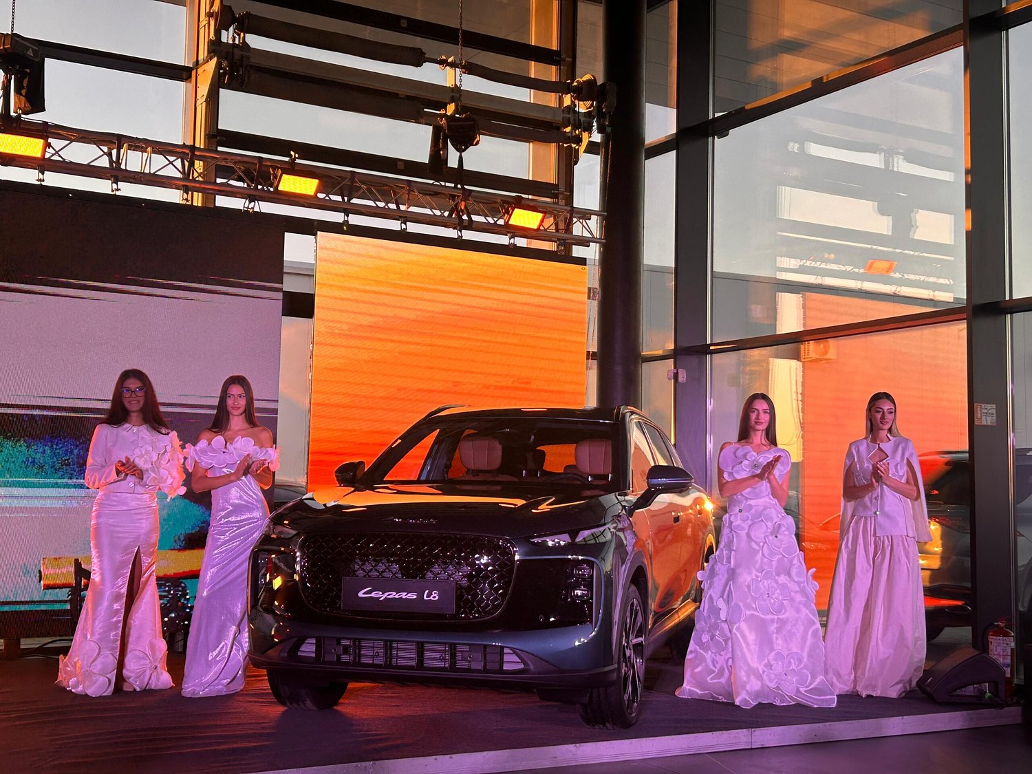 LEPAS a ajuns oficial în România. Cel mai mare showroom al brandului din Europa a fost inaugurat la Sibiu / foto video