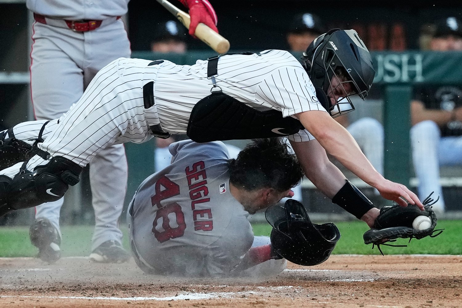 Red Sox lose two infielders mid-game to injury