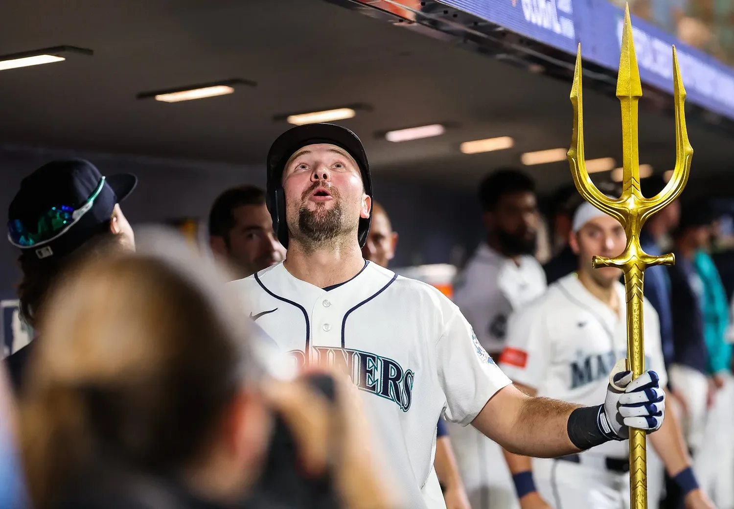Cal Raleigh hits 3 homers as Seattle Mariners rout red-hot Phillies