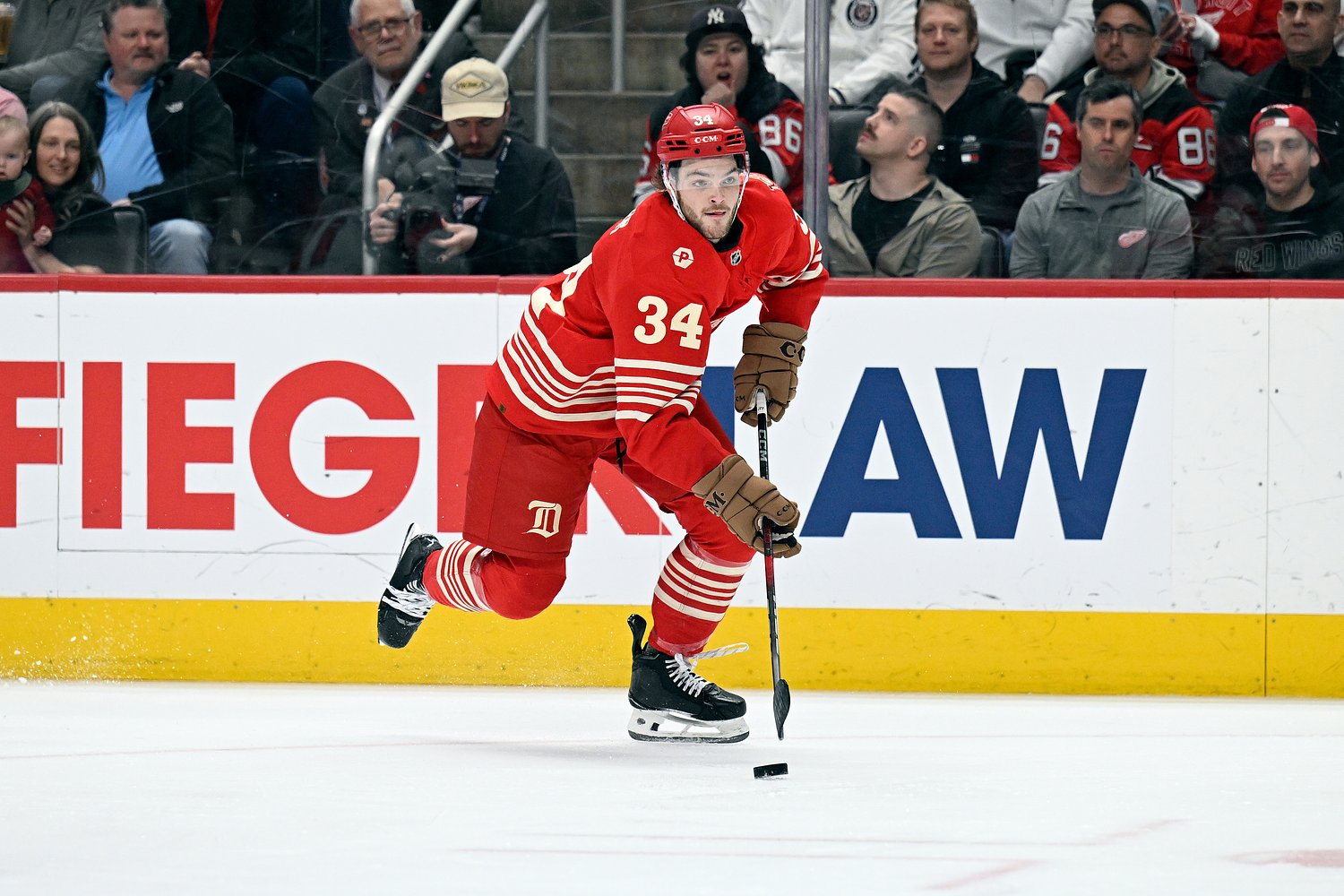 Carter Mazur a free agent after Red Wings opt not to qualify