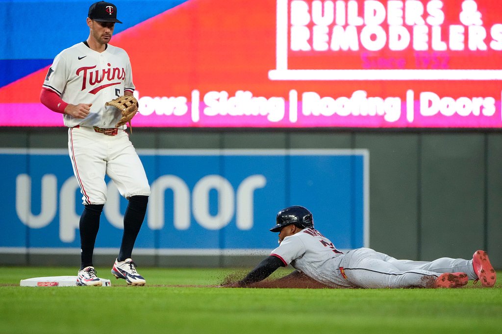 Guardians let another late lead slip away in 6-5 walk-off loss to Twins
