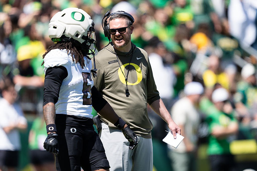 Oregon Ducks’ ‘attacking’ defense shines in first fall camp scrimmage