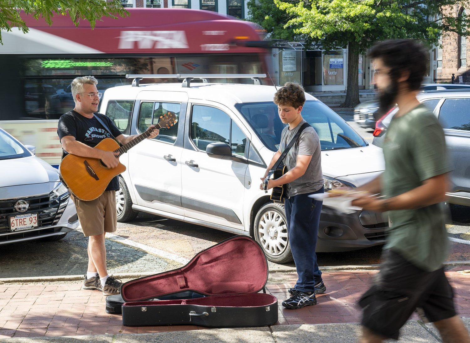 Striking a ‘Sparc’: Frontman Harley Fant and his middle-school bandmates bring '80s and '90s rock covers to West Springfield alongside family-fronted Recent History