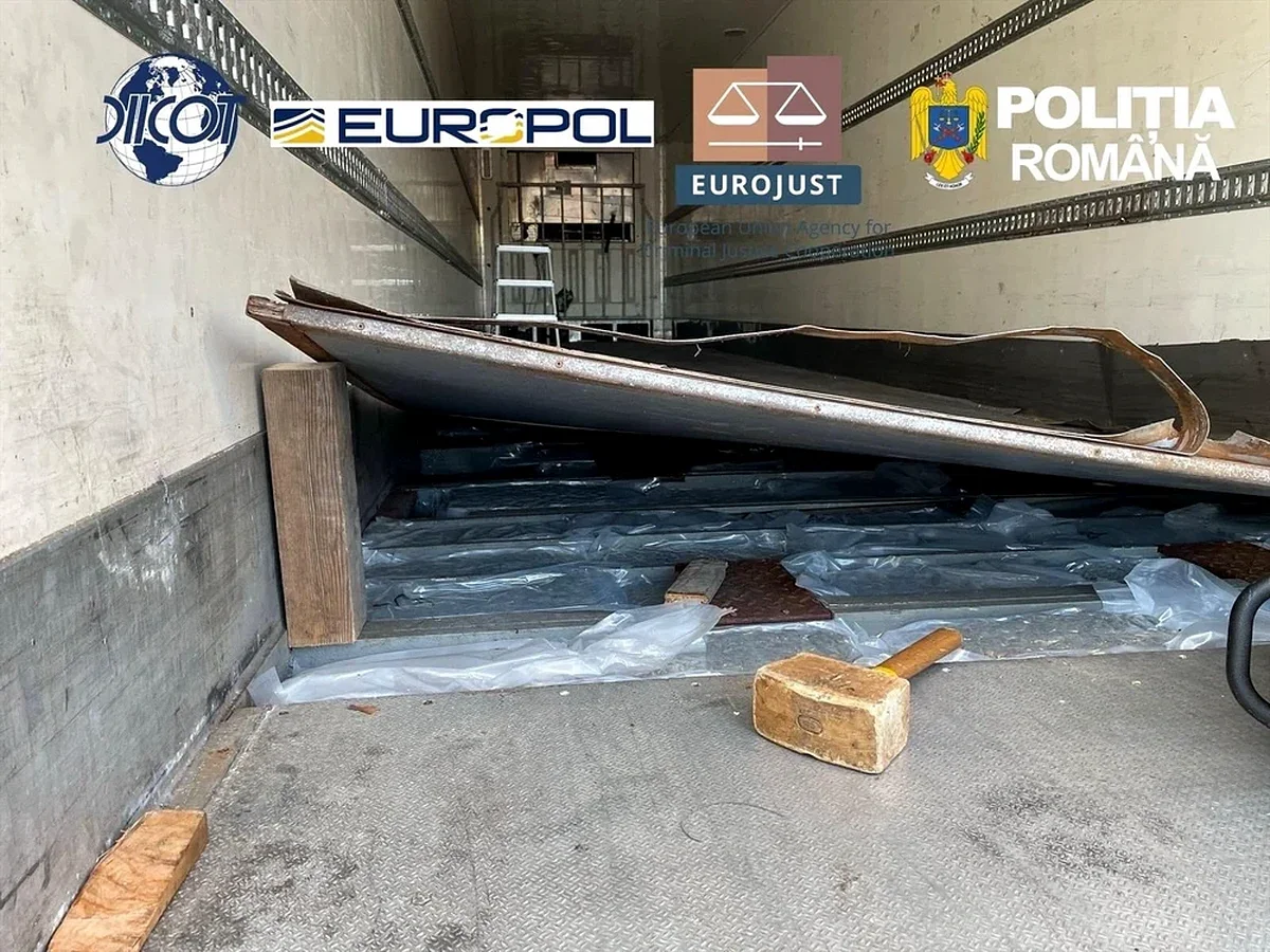 „Matrix”, românul care transporta drogurile mafiei albaneze: TIR-uri cu ascunzători secrete și 1,7 tone confiscate / foto video