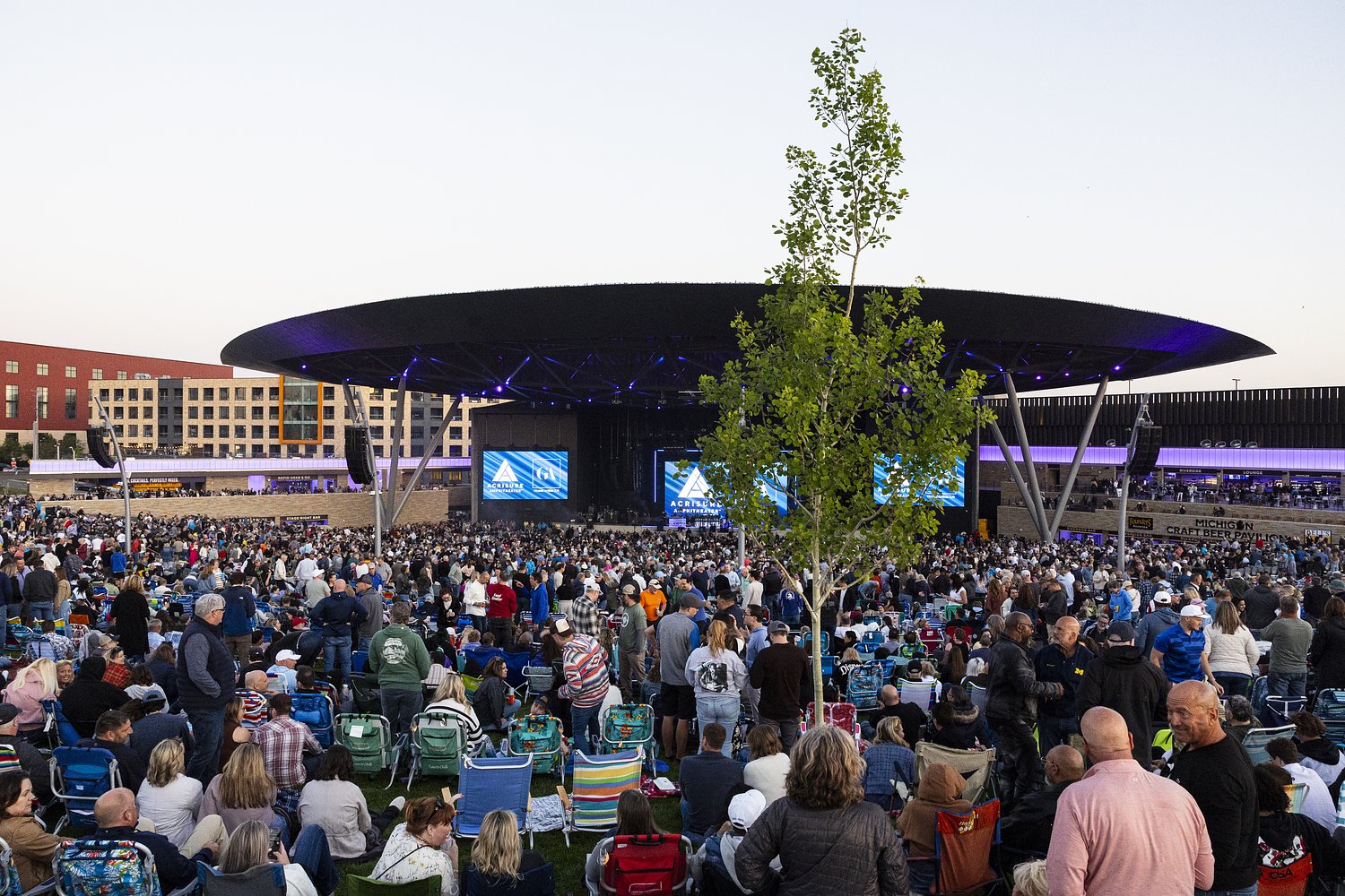 Acrisure Amphitheater noise exemption vote scheduled amid lawsuit