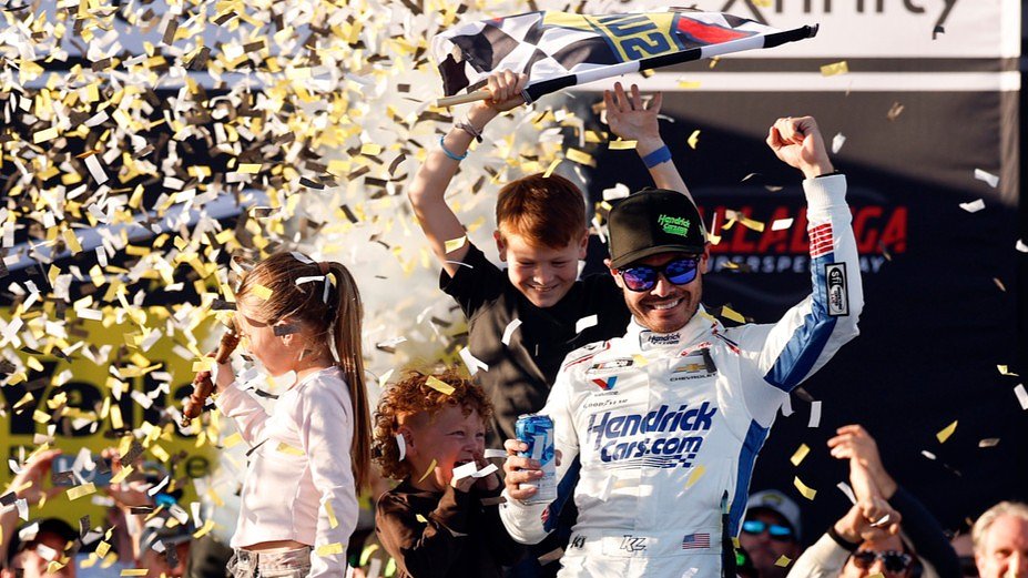 Kyle Larson ends Talladega drought, back-to-back NASCAR championships within reach