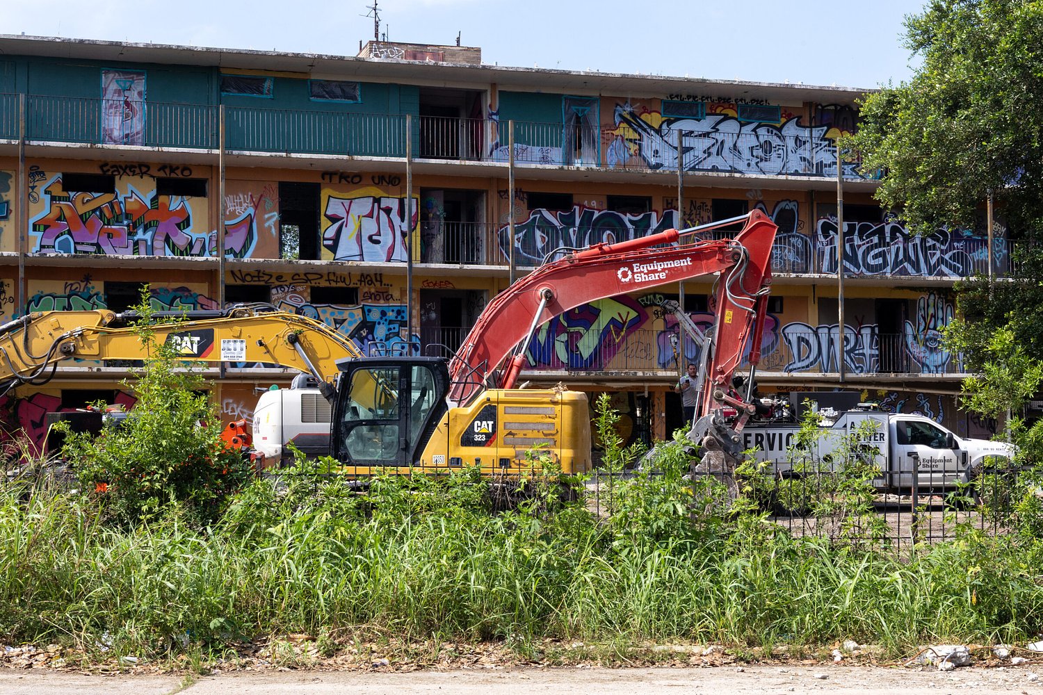 DeGaulle Manor owner sues city, seeking demolition pause