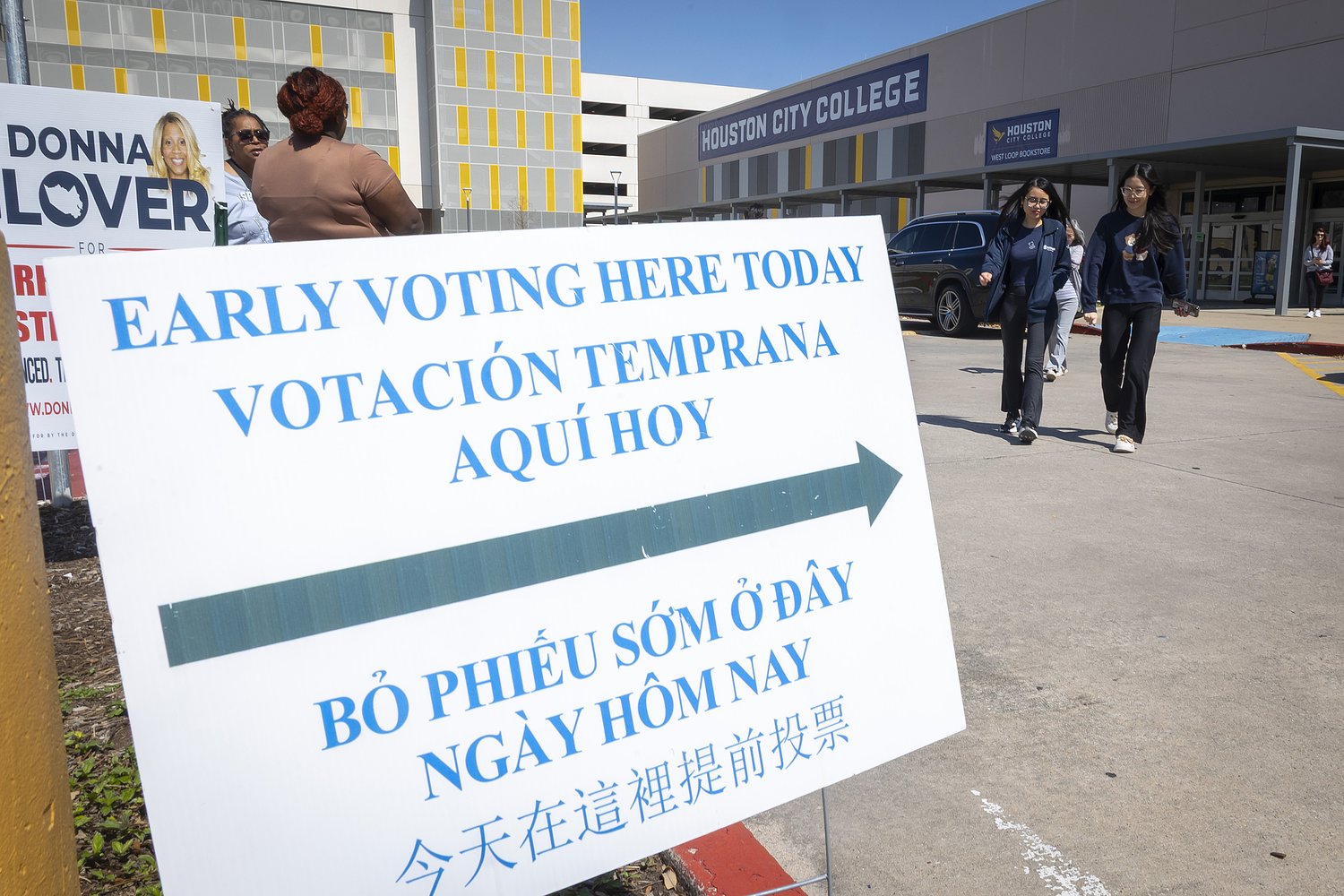 How to read the tea leaves as early voting totals in the Texas election trickle in