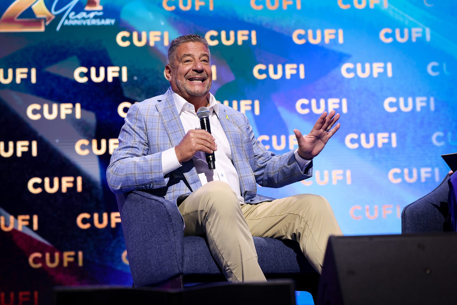Bruce Pearl won’t commit to backing JD Vance in 2028 unless the VP breaks from Tucker Carlson