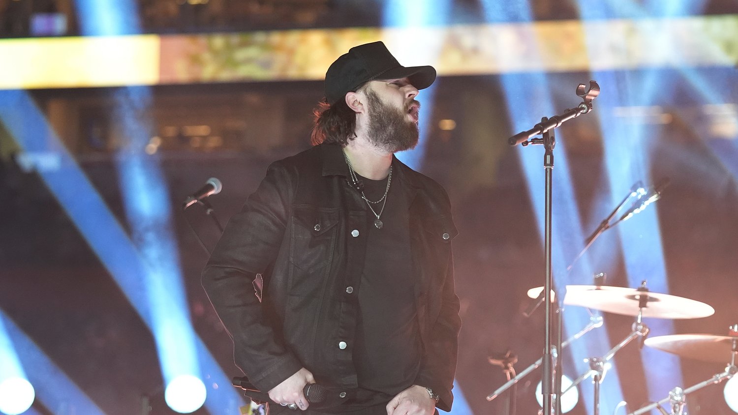Country singer has lost over 70 pounds since health scare