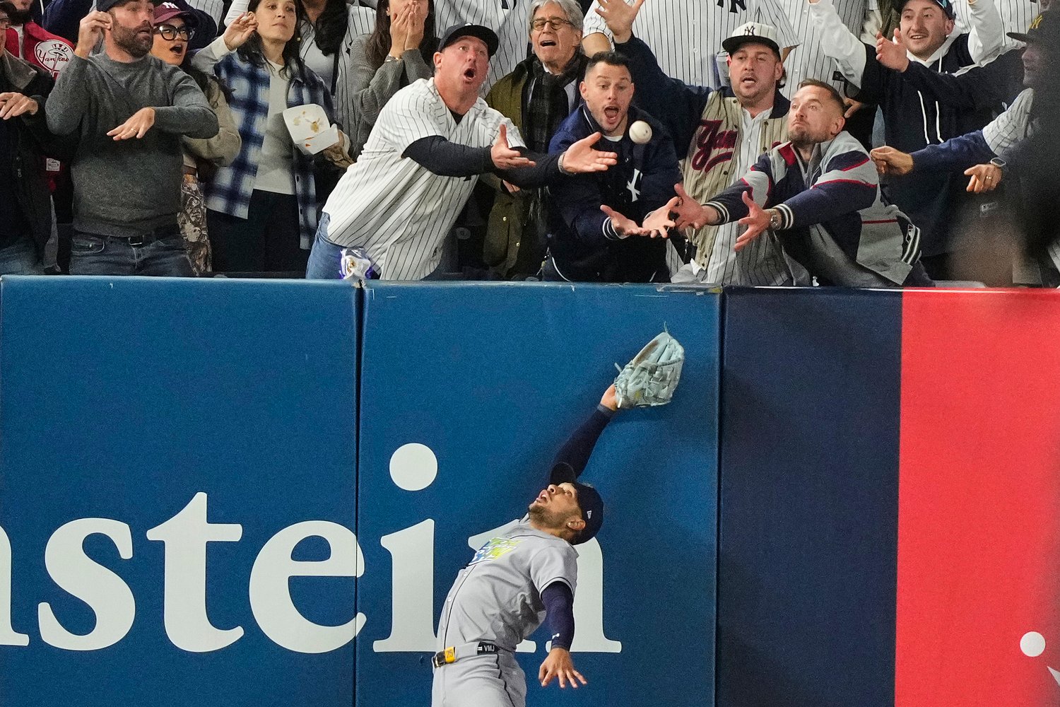 Yankees lose game-tying homer on fan interference in ALDS vs. Rays