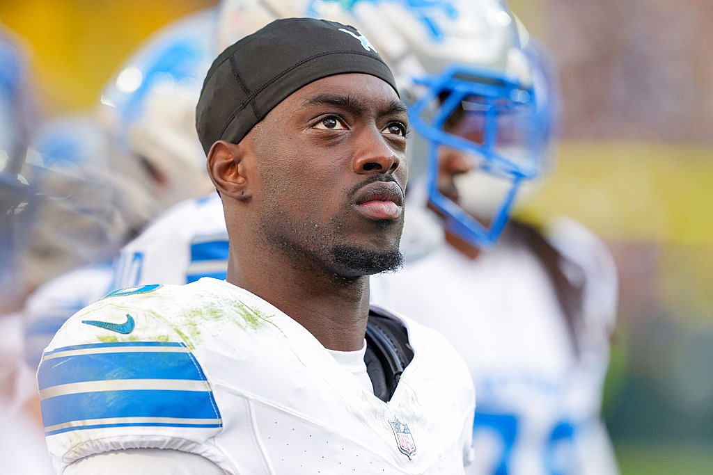 Former first-round pick facing multiple felony charges signing with NFL team