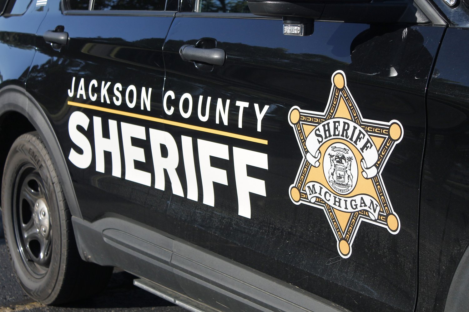 Prosecutors drop case against man who shot teen girl through door