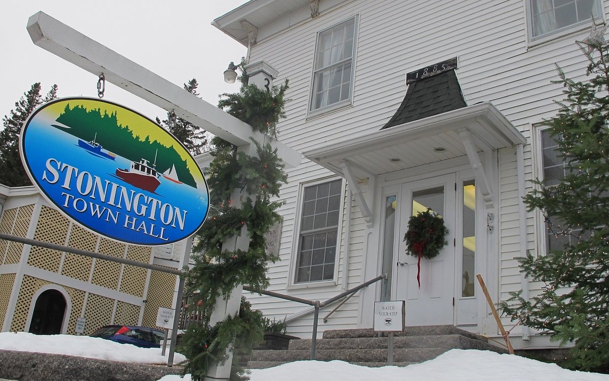 Stonington drops contract with sheriff’s office in narrow town vote
