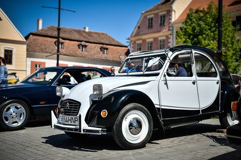 Eveniment spectaculos la Mediaș: mașini de epocă și automobile clasice la Retroparada Toamnei