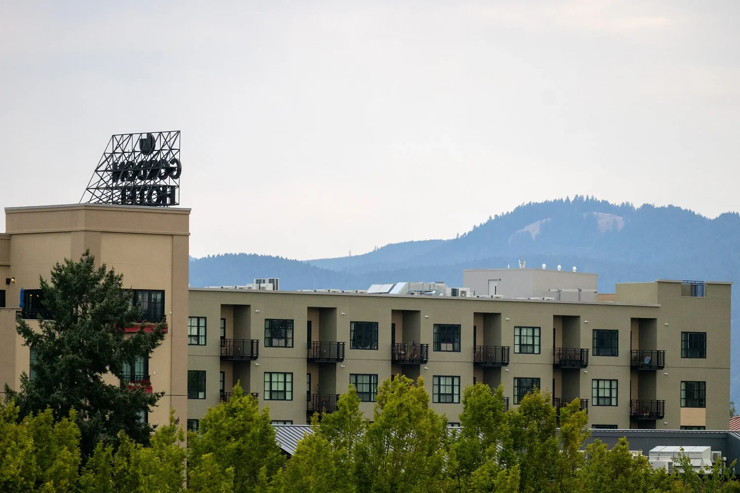 Emigrant Fire brings haze to Eugene, Springfield, but air quality OK, for now