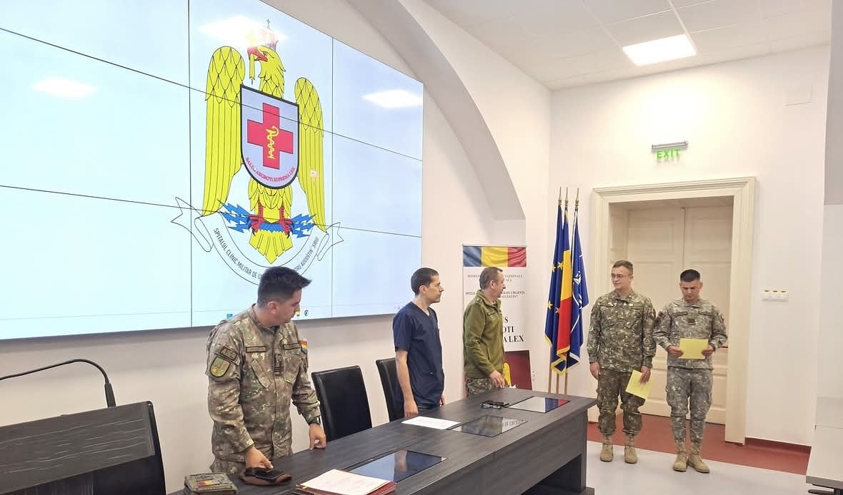 Aplauze pentru medicii militari sibieni! Doi eroi în halat alb, recompensați pentru misiunile lor
