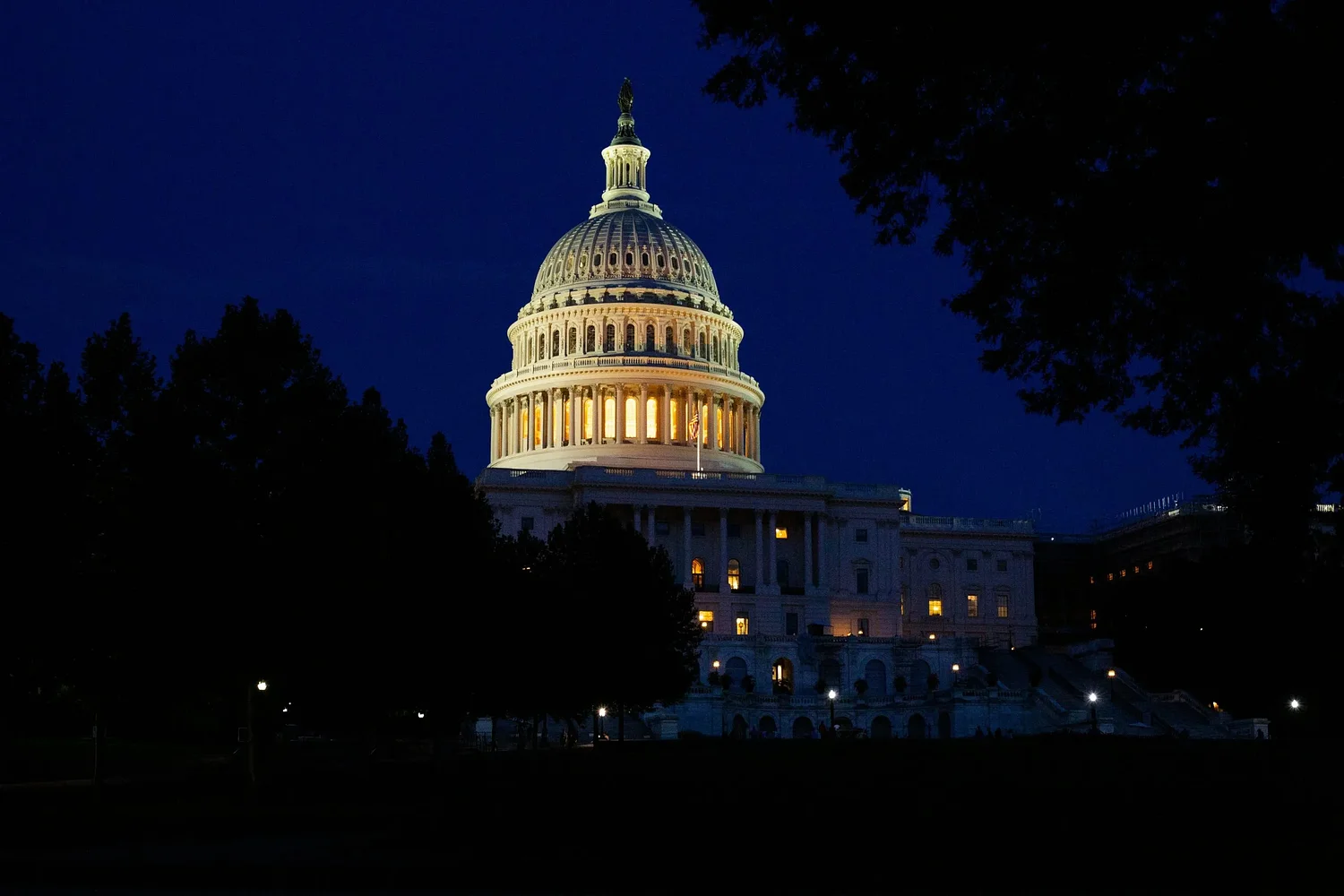 Deadline looms as Congress risks another shutdown