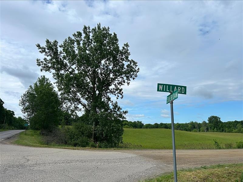 Nude woman flees from Genesee County man. Years later, 4 human remains found on his property.