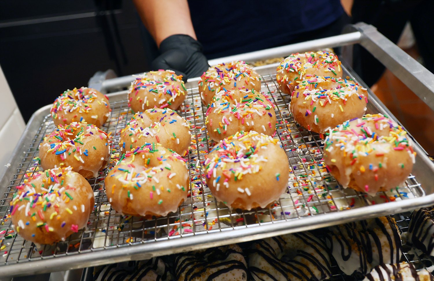 Philly-born donut and fried chicken chain opens 1st Jersey Shore location