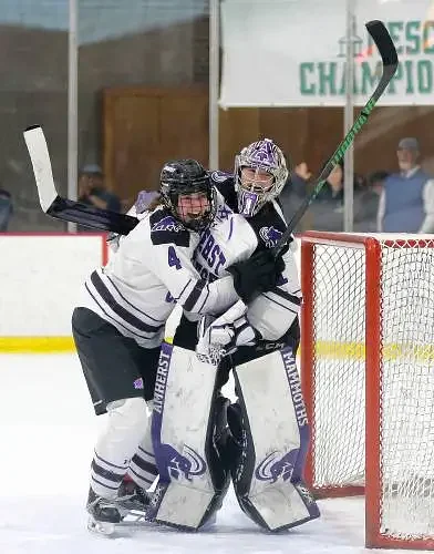 Amherst College women's hockey returning to Frozen Four after win over Elmira
