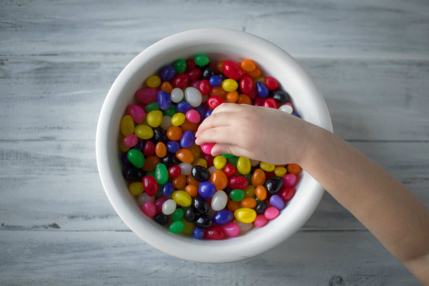 Tiny titanium dioxide particles in food raise blood sugar, disrupt gut hormones in mice, study finds
