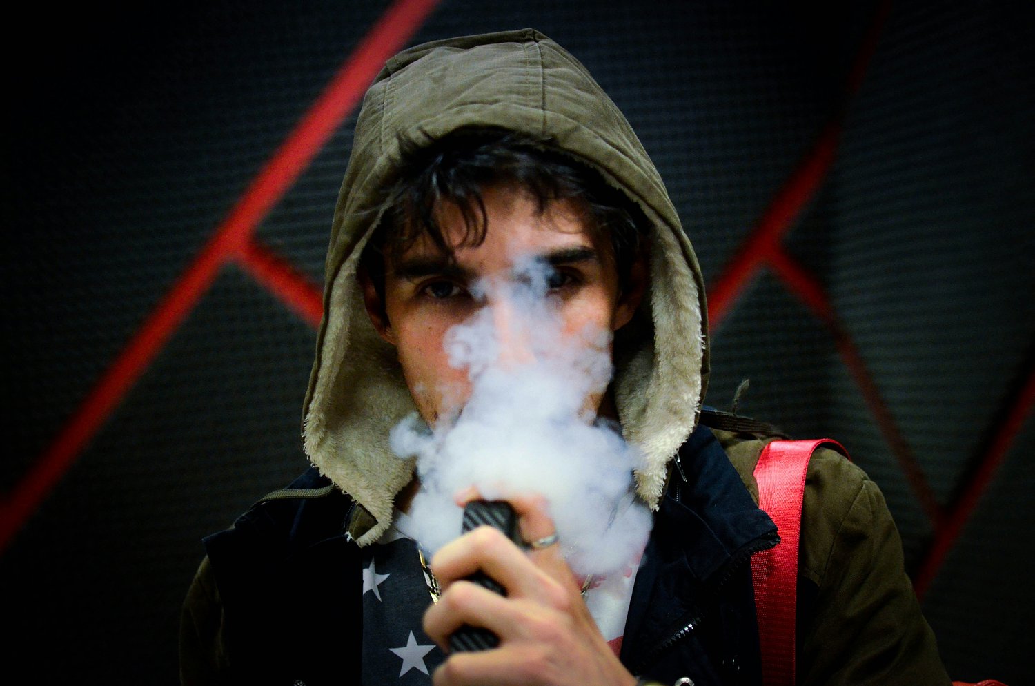 Vaping triples the risk of cigarette smoking in young people, a major review shows