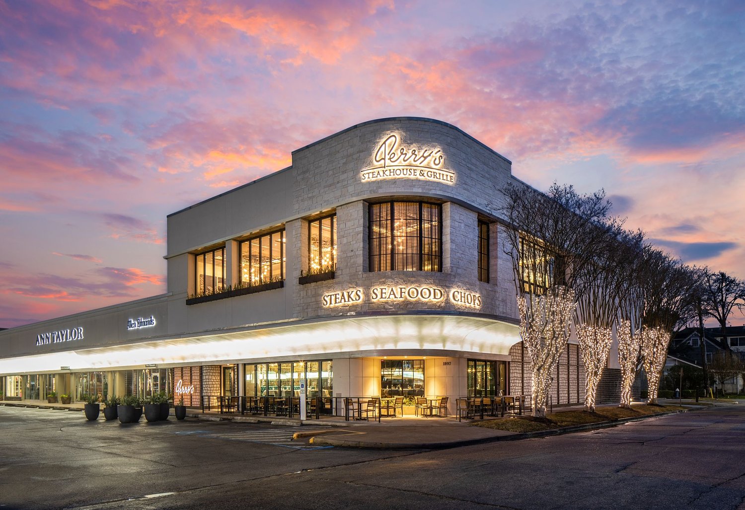 Perry's Steakhouse & Grille announces end of River Oaks location