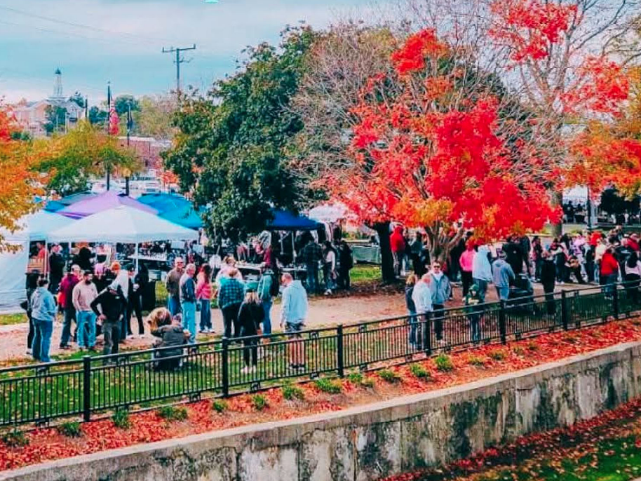 2-day celebration of artisan crafts and local businesses along downtown Yorkville riverfront