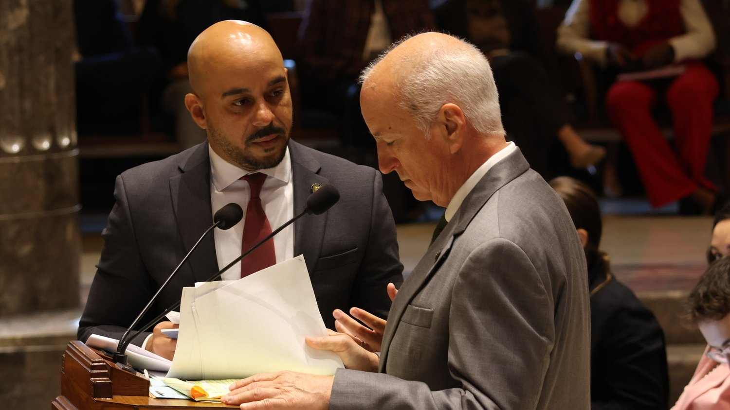 Louisiana Senate advances redistricting bill to add Republican seat ahead of tight midterms 