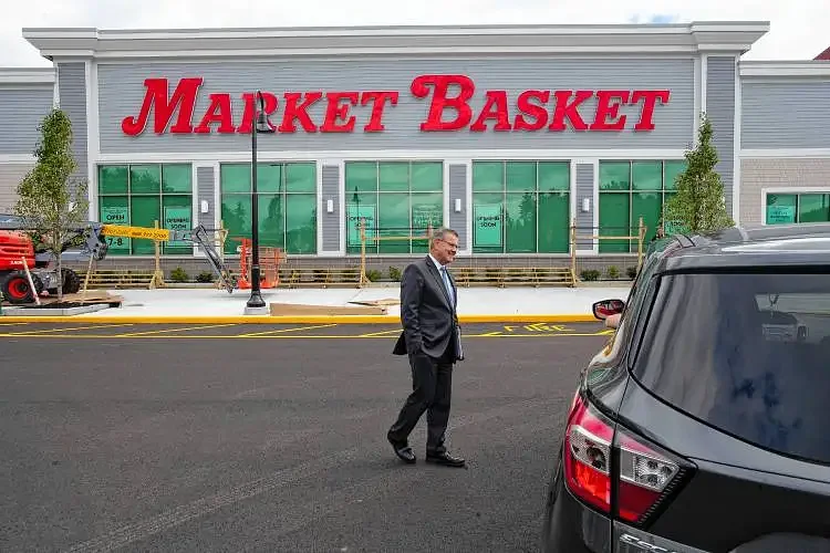 Arthur T. Demoulas fights firing in court
