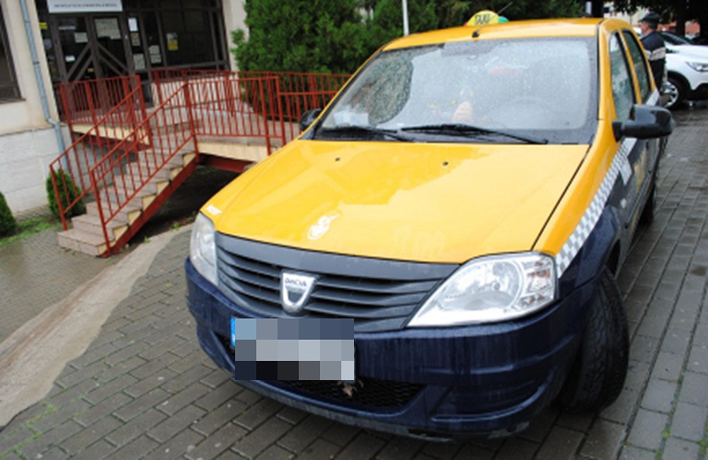 ANAF scoate la licitație un taxi sibian care a mers ”cât până la Lună și înapoi”: are 400.000 km și costă cam mult!
