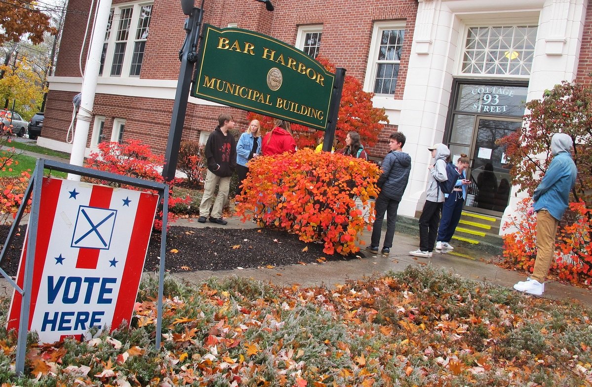 8 candidates file to run for 3 seats on Bar Harbor Town Council