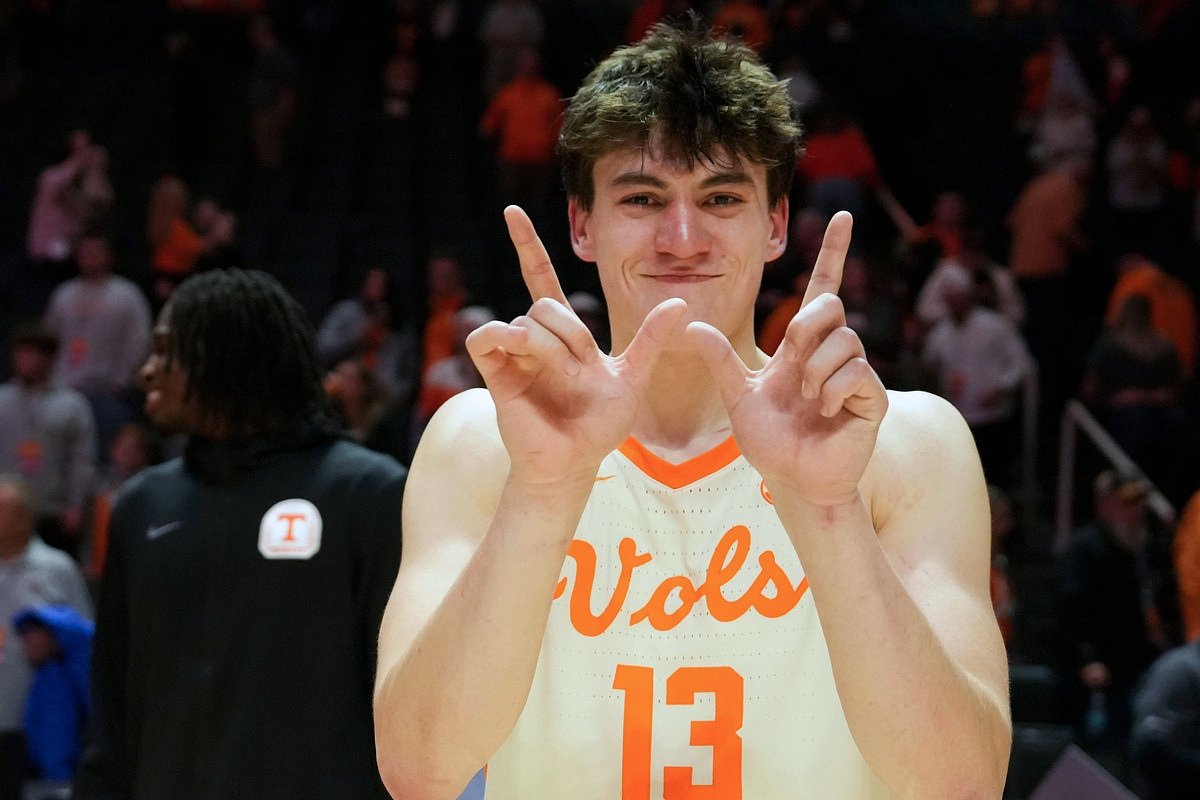 Rising men’s basketball star from Maine commits to Michigan