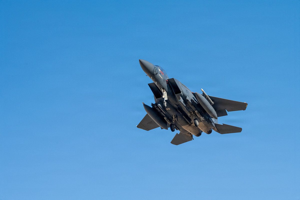 CIA deception, gun fights. How 2 stranded airmen were rescued in Iran