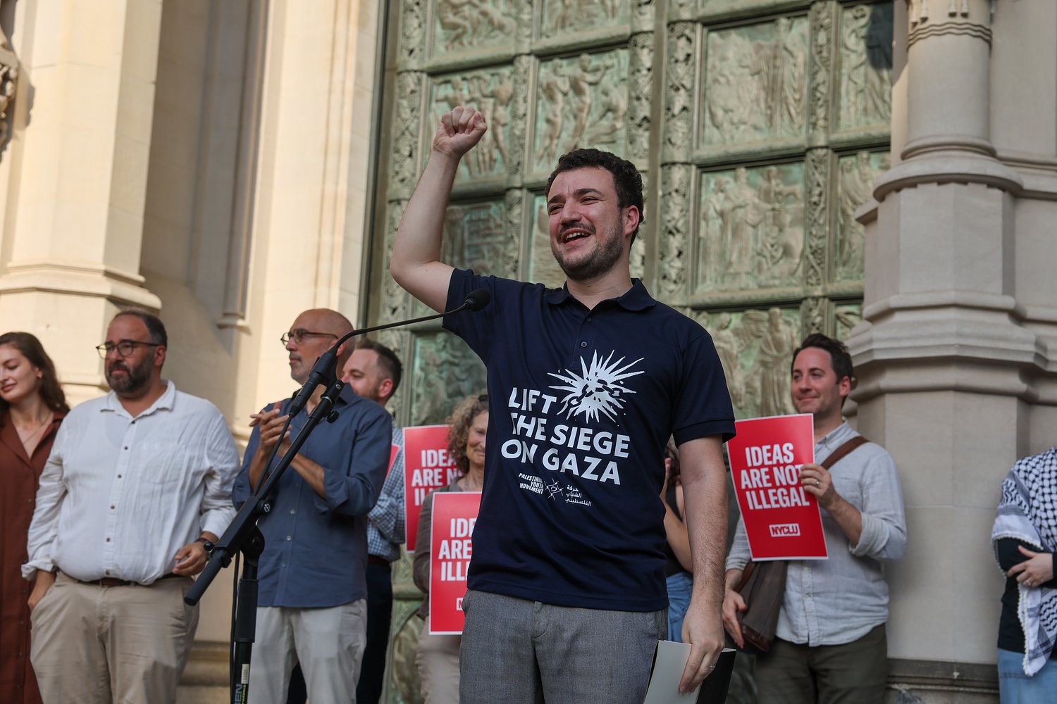 Columbia anti-Israel activist Mahmoud Khalil refuses to condemn Hamas in CNN interview