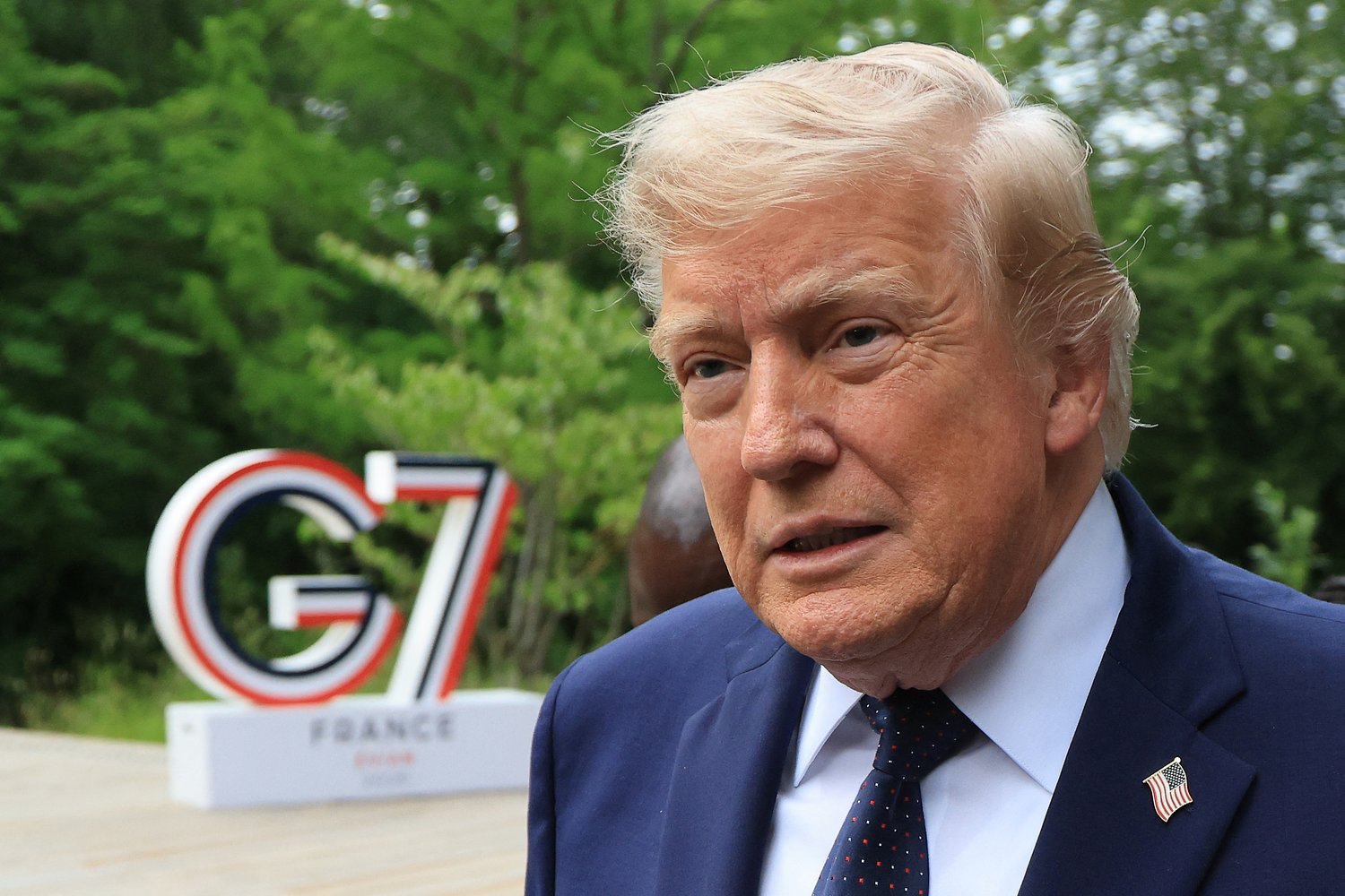 Trump puts world leaders in their place with 4-word quip as he arrives late at G7 meeting