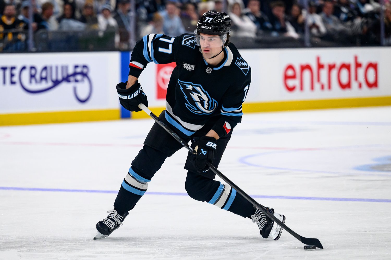 Bruins acquire Mammoth winger in trade that involves first-round picks