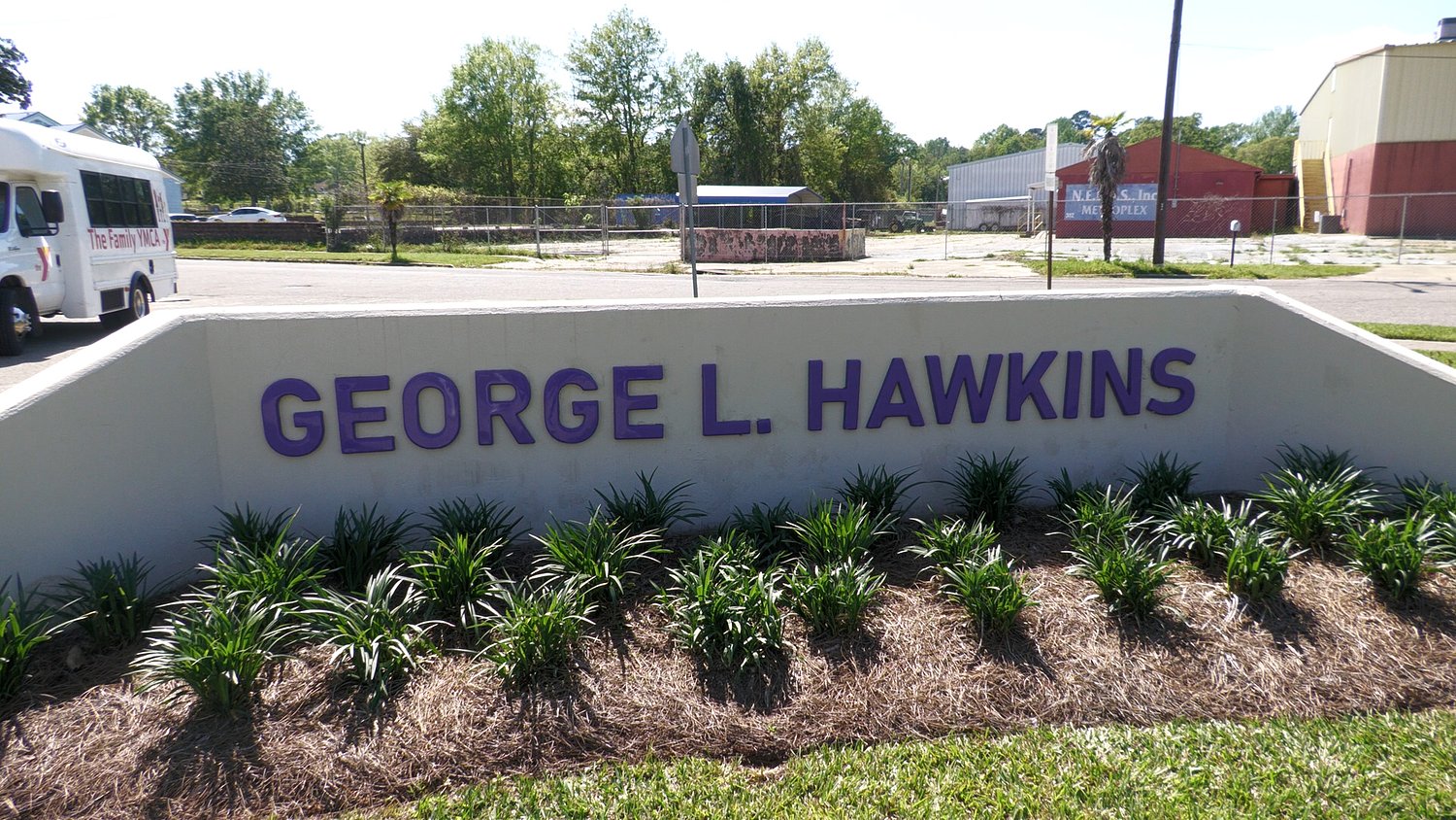 Community helps Hawkins students prepare for reading retests
