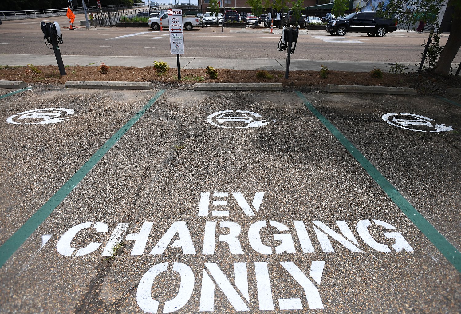 Jackson adds 10 new electric vehicle chargers for public use
