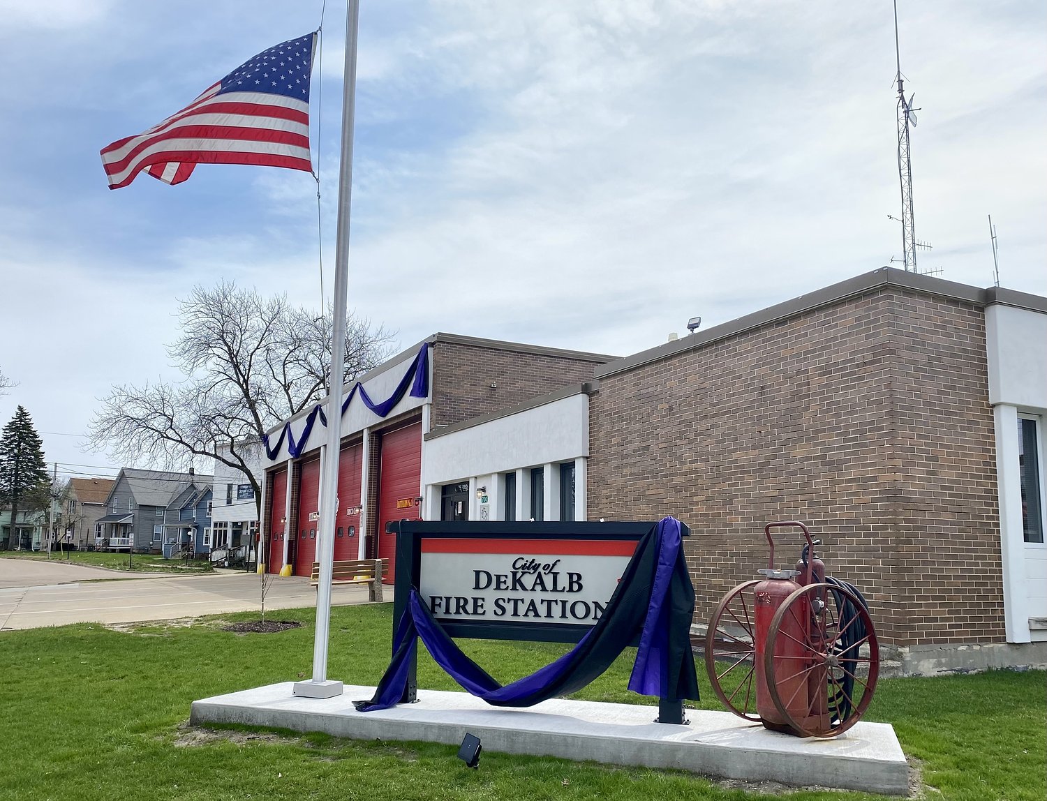 DeKalb firefighter dies: ‘Just crushing’