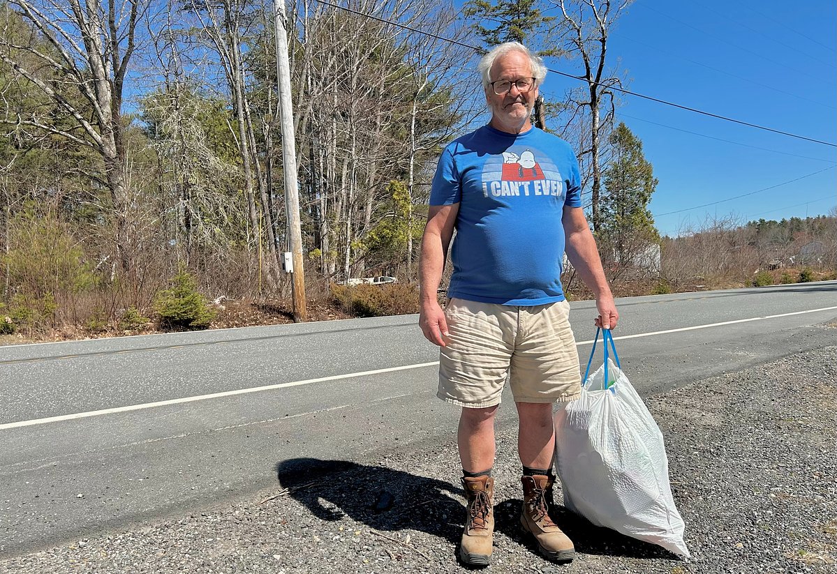 Deer Isle retiree collects roadside trash for gas money while cleaning up hometown