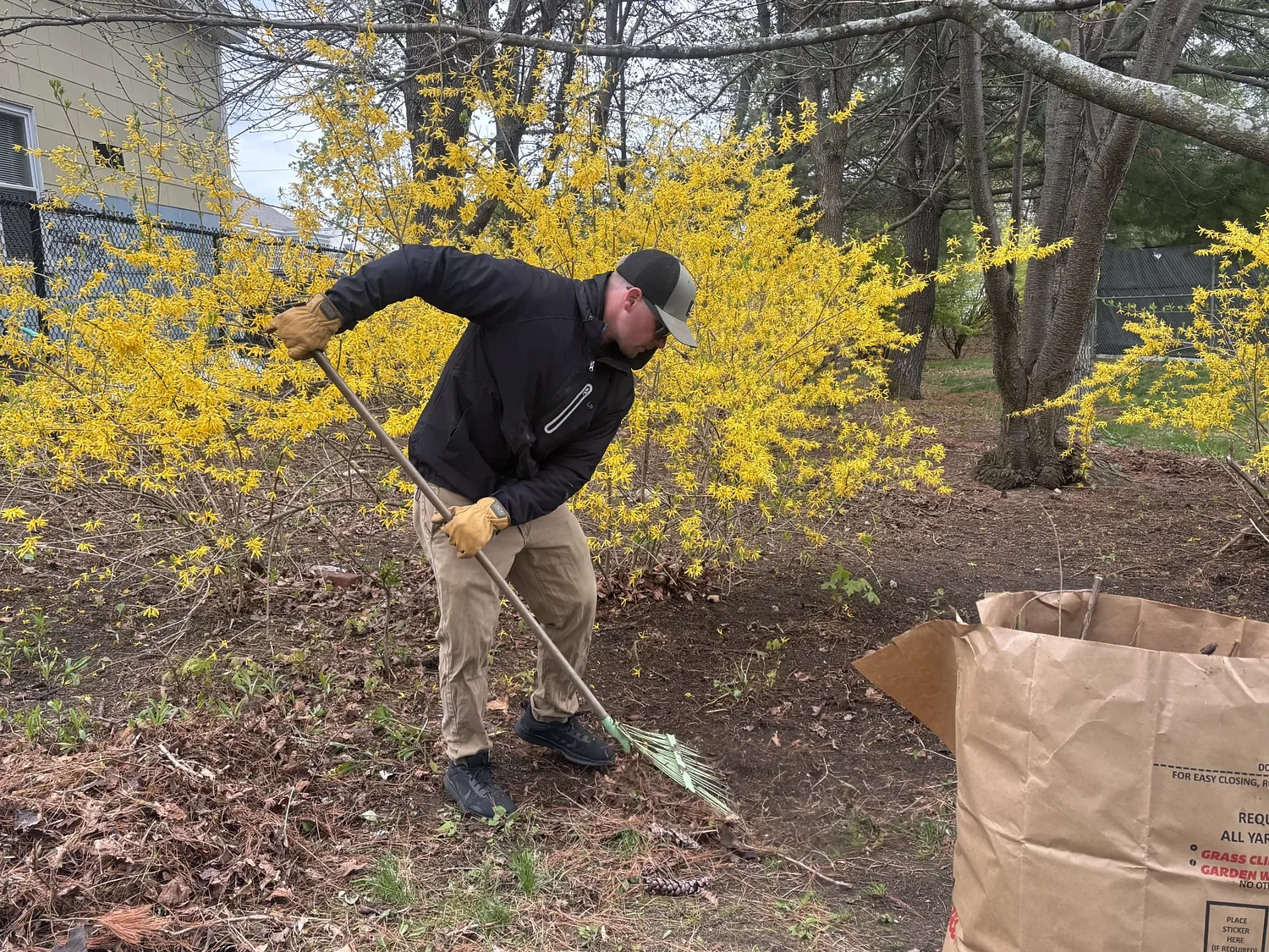 Addiction recovery groups clean up park to help members, alumni on long-term sobriety path
