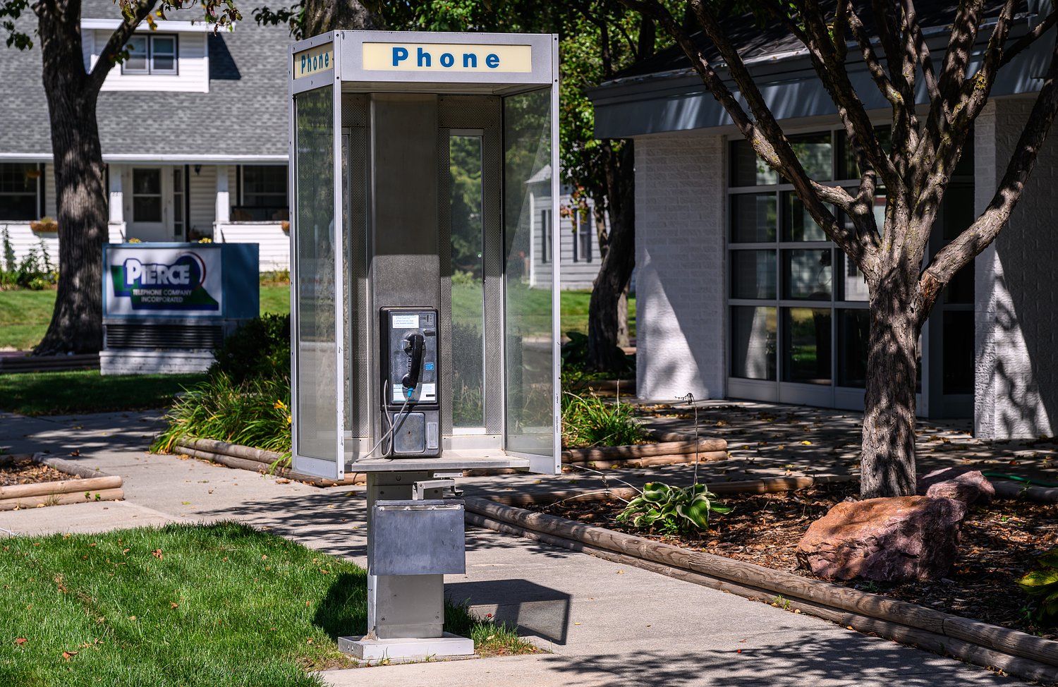 Death of the Dial Tone: Nebraska’s dwindling pay phones draw lots of curiosity, few calls