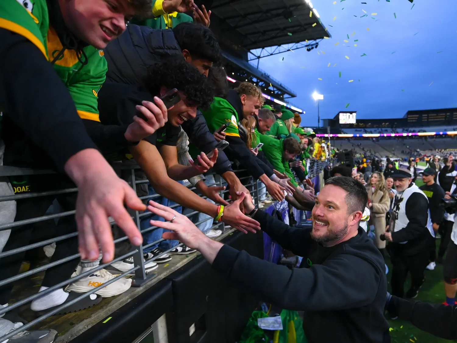 Ghosts gone, path clear: Ducks tame Huskies and charge into the Playoff
