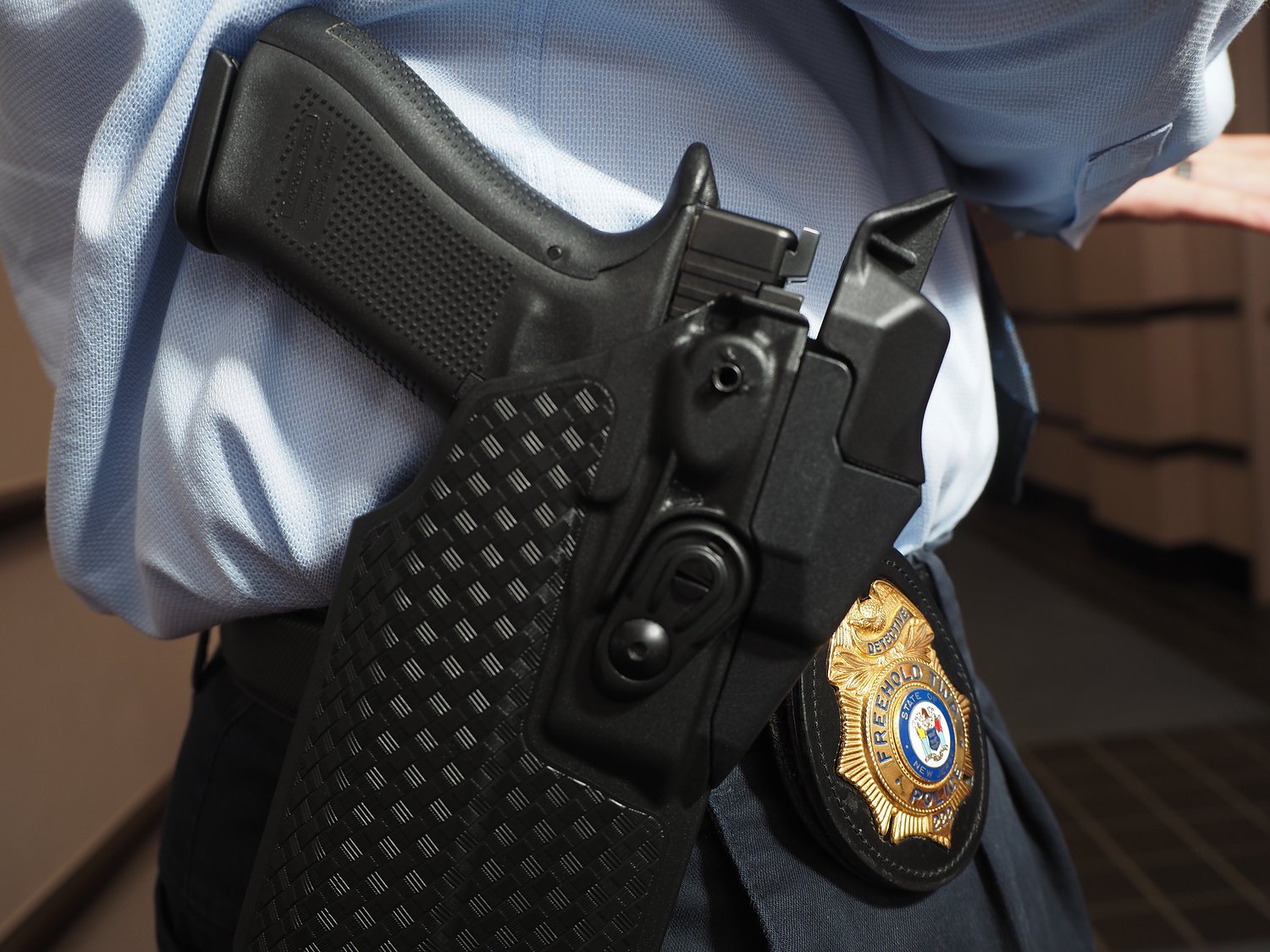 Mom walking with her baby robbed in broad daylight in affluent N.J. suburb, cops say