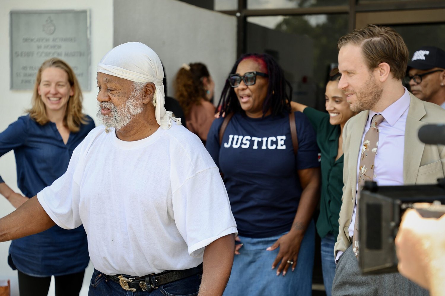Man whose murder conviction was overturned released from jail