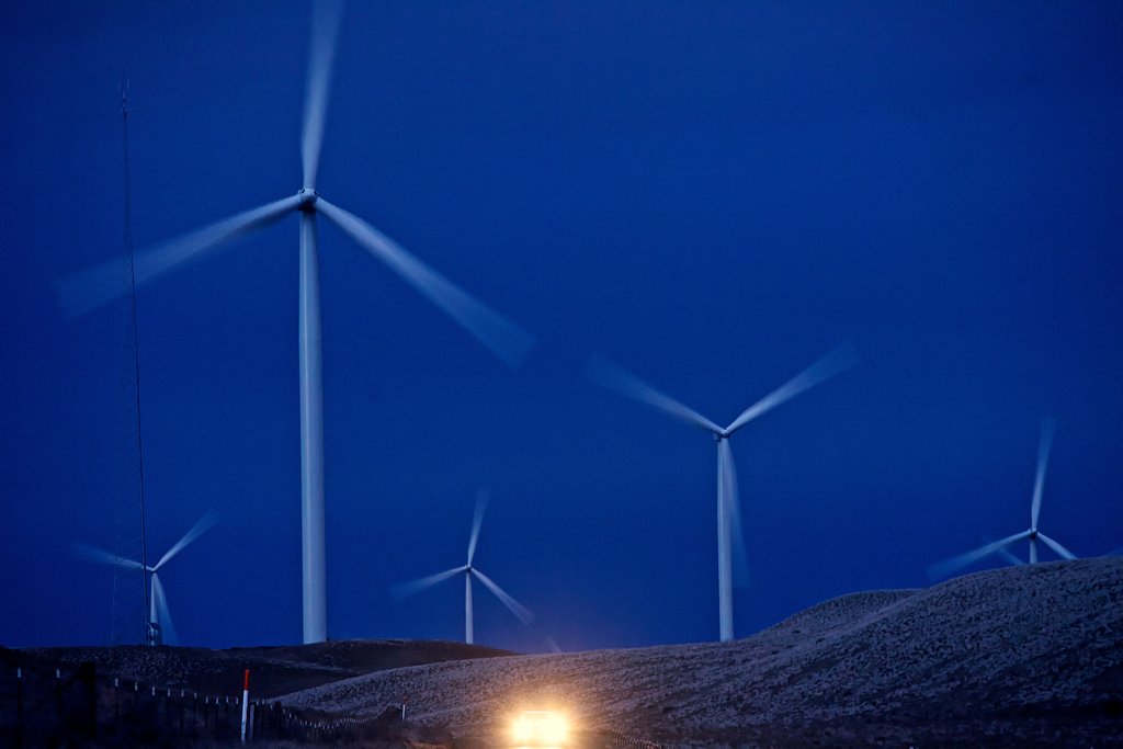 Oregon clean energy group sues Defense Department over wind project freeze