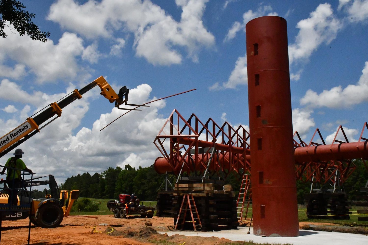 Two-year effort lifts 120-foot cross in Greene County